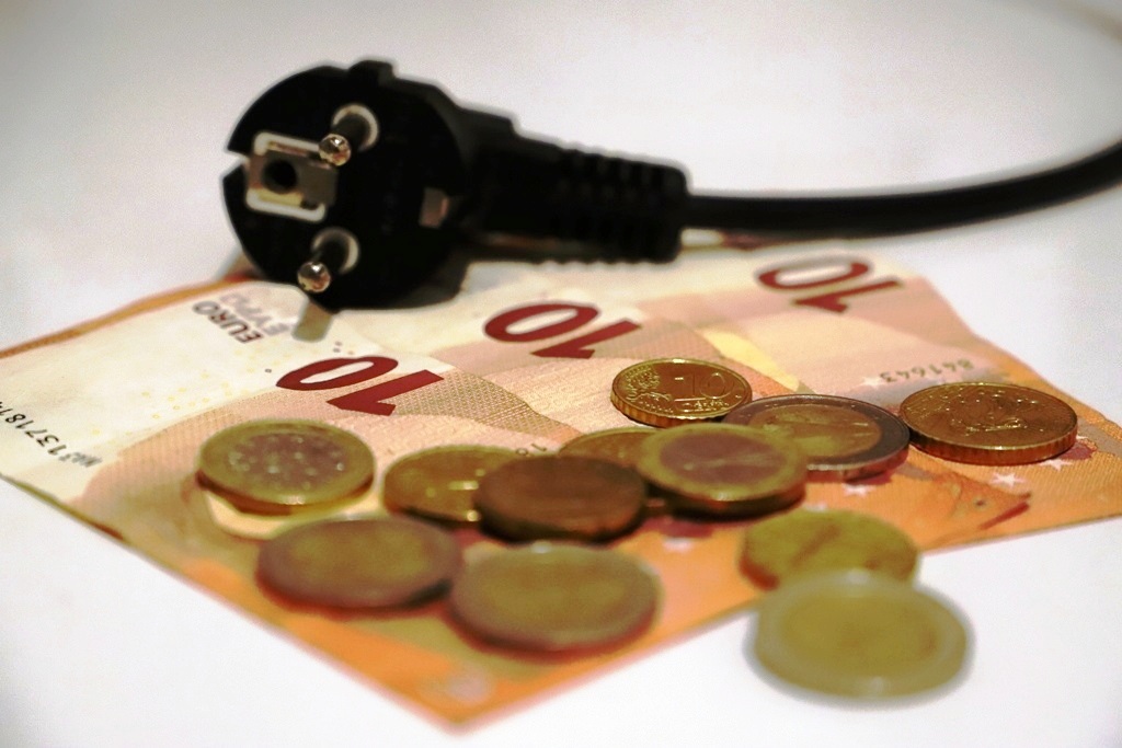 Cena elektriny na trhu pokračuje opäť v prudkom raste